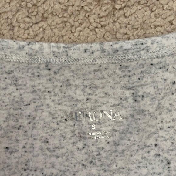 basic white tee - Picture 4 of 4